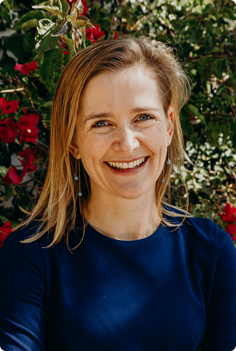 Rebecca Foster, professional headshot